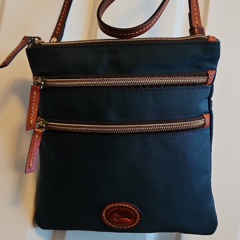 Dooney & Bourke Navy Nylon Crossbody w. Classic 3-pocket Design - EUC